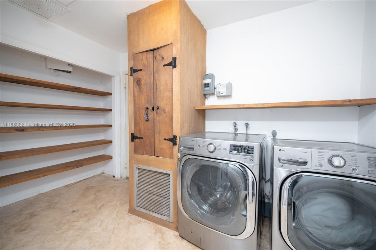 Interior, Washer