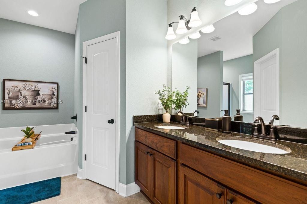 Bathroom, Dual Sink Vanities, Interior, Recessed Lighting
