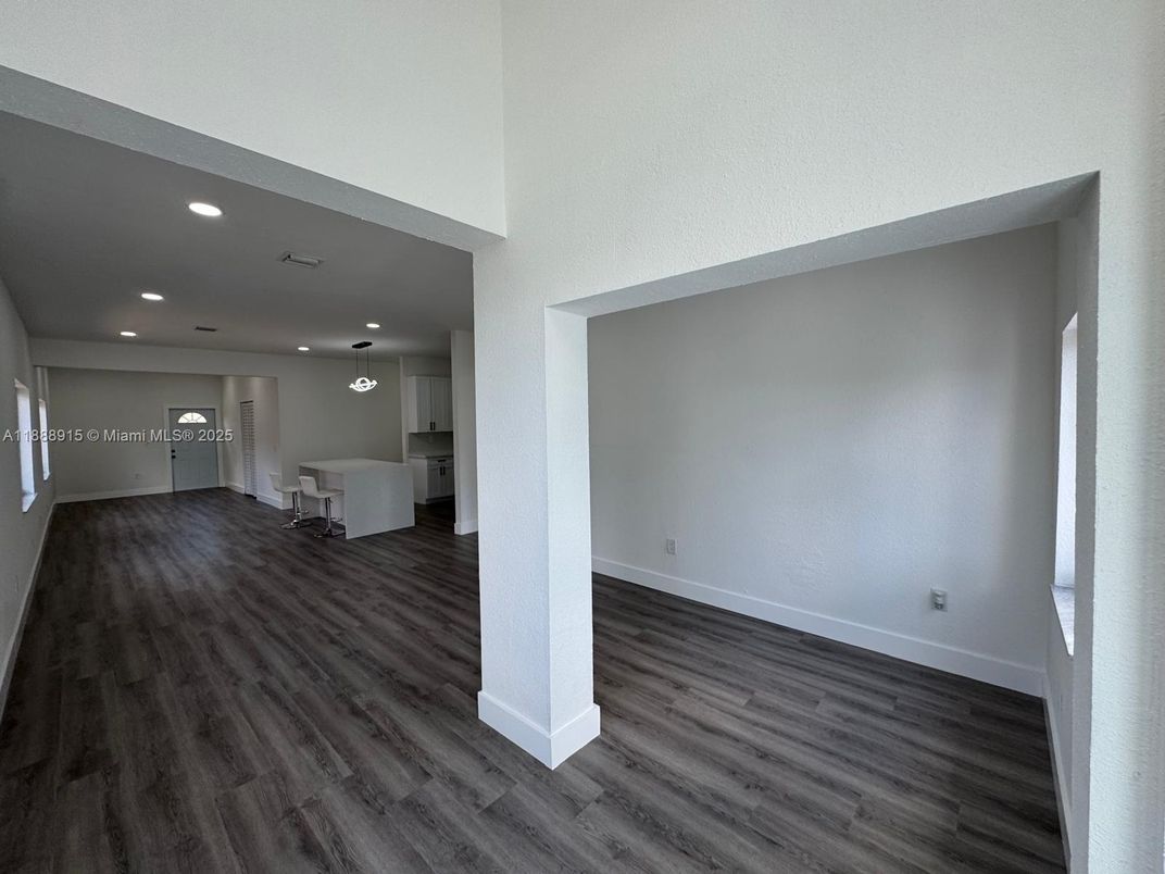 Interior, Pendant Lights, Recessed Lighting, Wood Texture Flooring