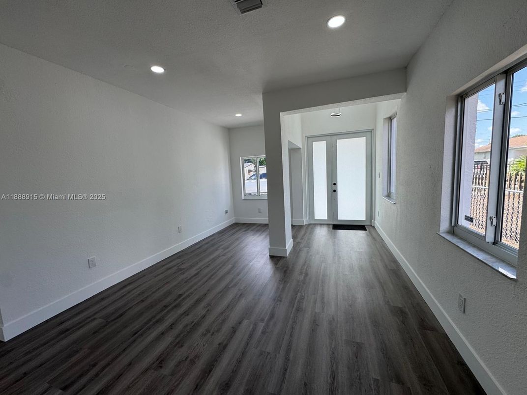 Empty room, Interior, Recessed Lighting, Wood Texture Flooring