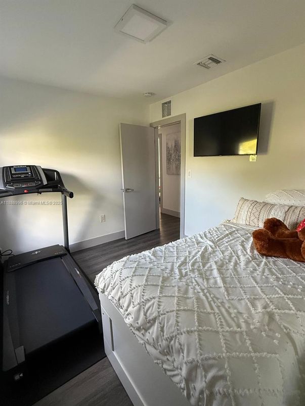 Bedroom, Fitness Equipment, Interior, Wood Texture Flooring