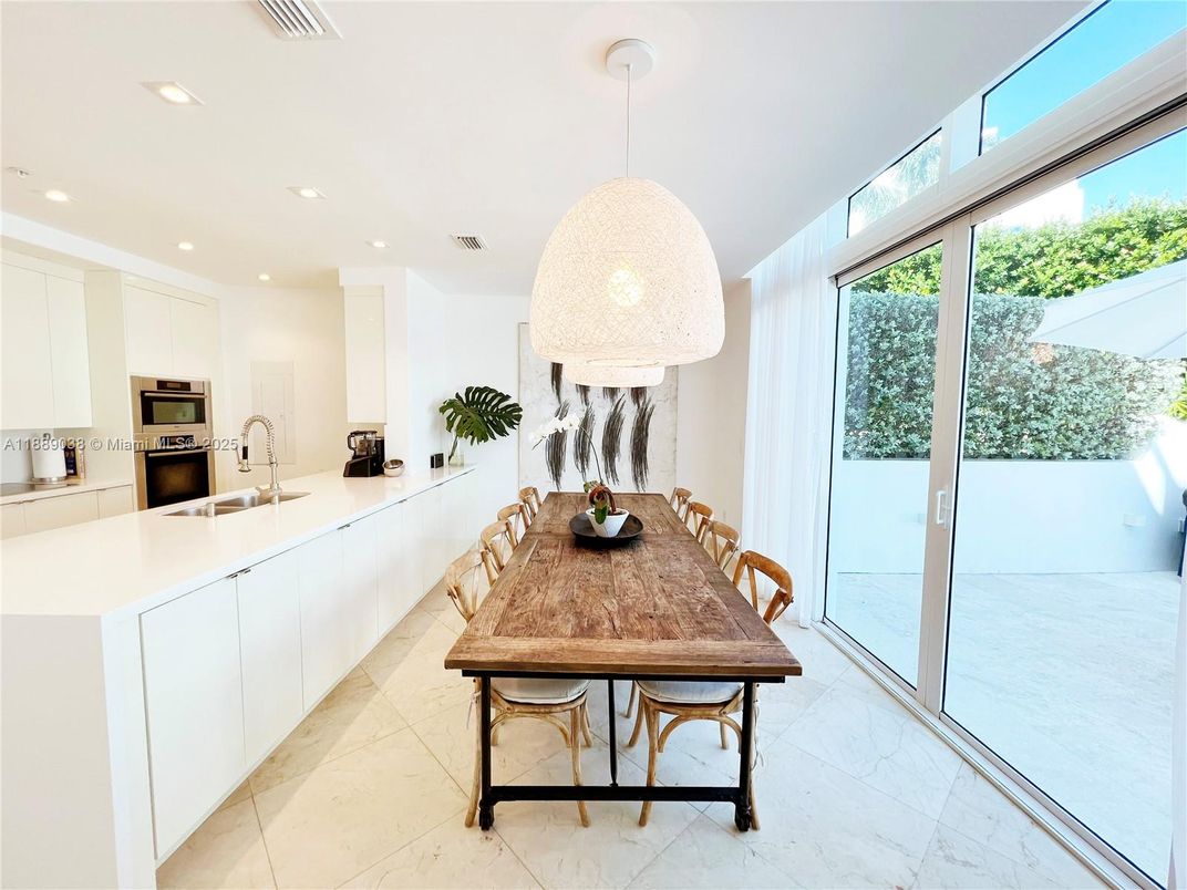 Dining room, Interior, Kitchen, Pendant Lights, Recessed Lighting, Stainless Steel Appliances