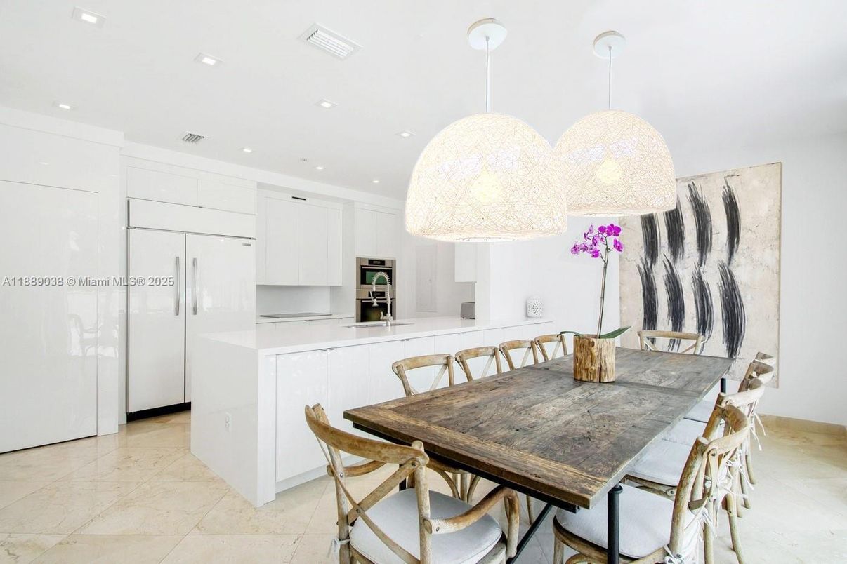 Dining room, Interior, Kitchen, Pendant Lights, Recessed Lighting, Stainless Steel Appliances