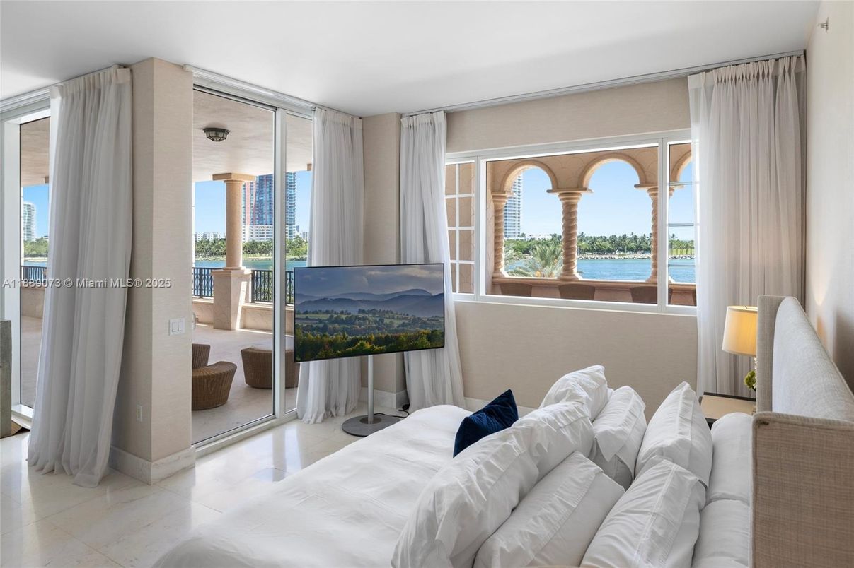 Bedroom, Interior, Water