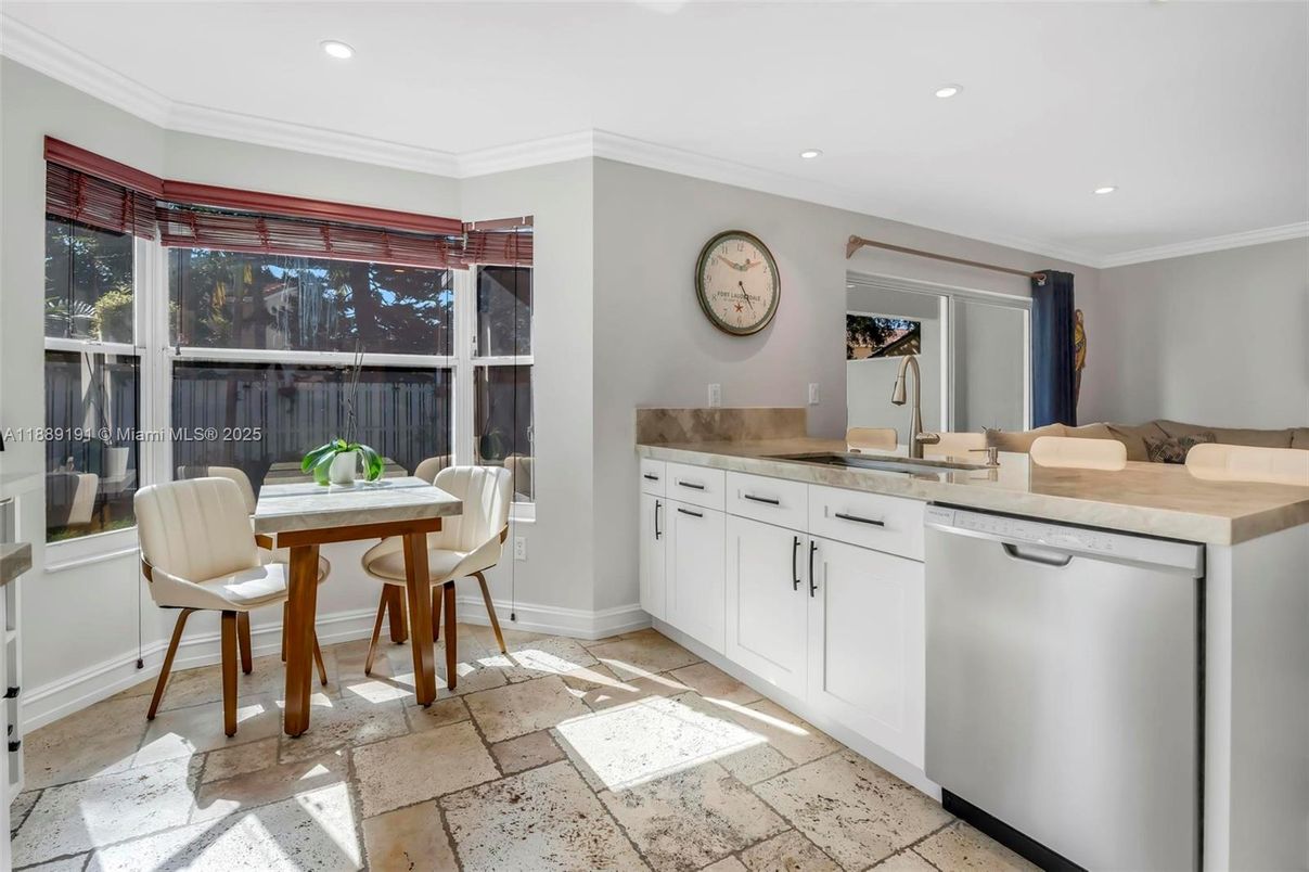 Dining room, Interior, Kitchen, Recessed Lighting
