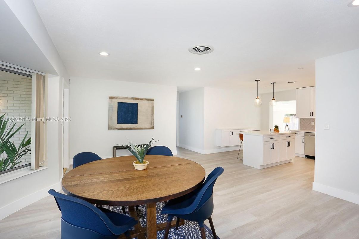 Dining room, Interior, Kitchen, Pendant Lights, Recessed Lighting, Wood Texture Flooring