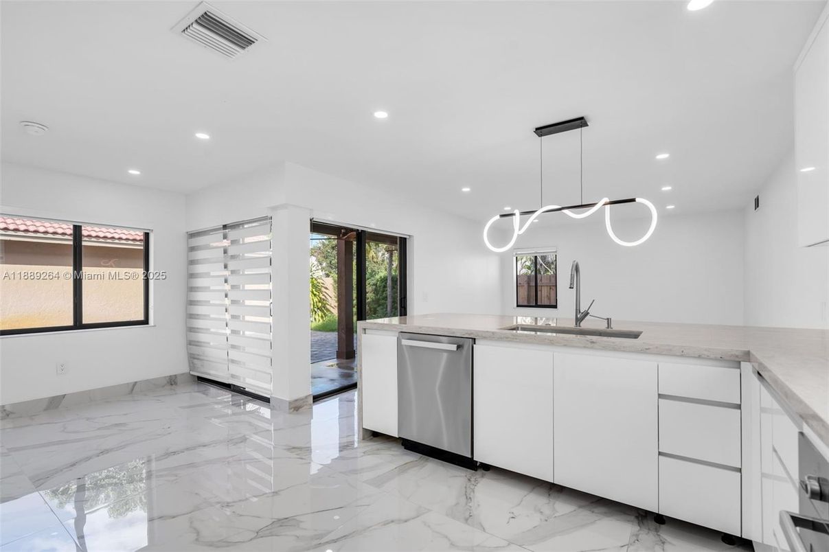 Interior, Kitchen, Marble, Pendant Lights, Recessed Lighting