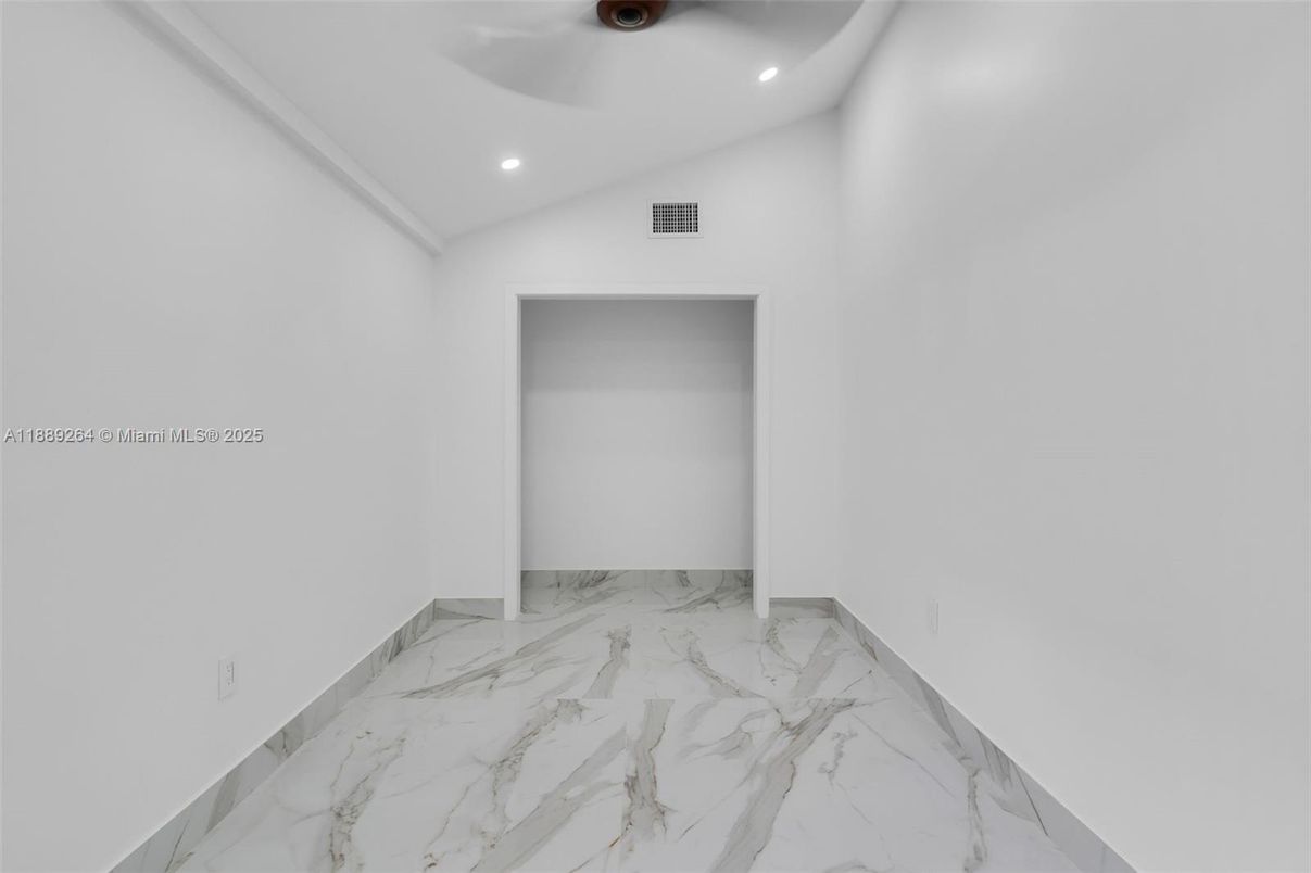 Empty room, Interior, Marble, Recessed Lighting