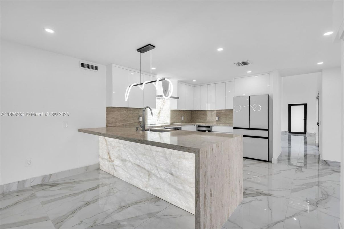 Interior, Kitchen, Marble, Pendant Lights, Recessed Lighting