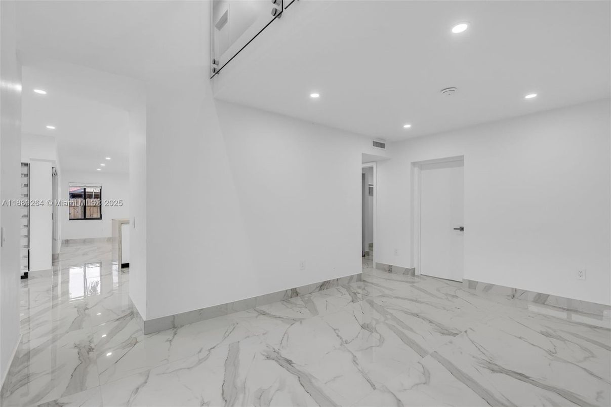 Empty room, Interior, Marble, Recessed Lighting