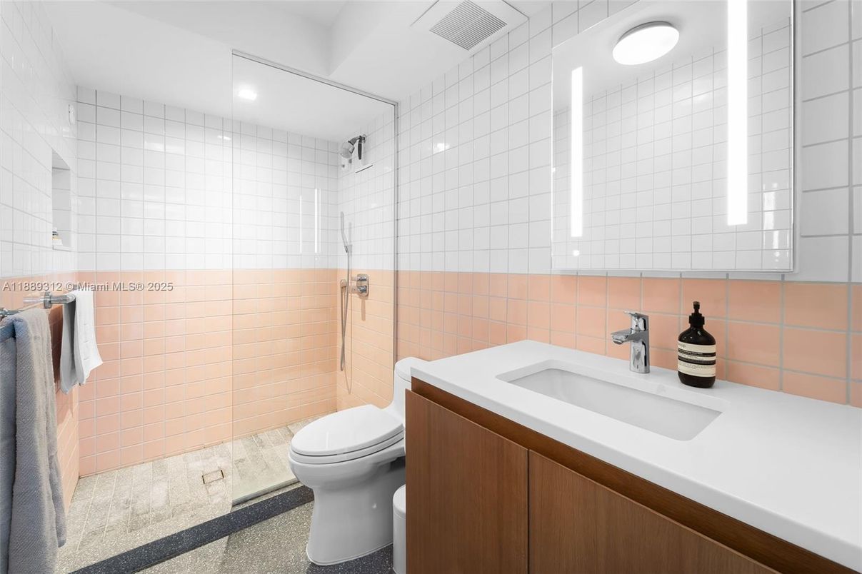 Bathroom, Interior, Recessed Lighting
