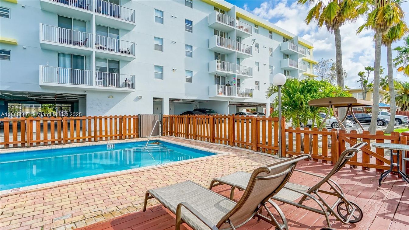Exterior, Pool
