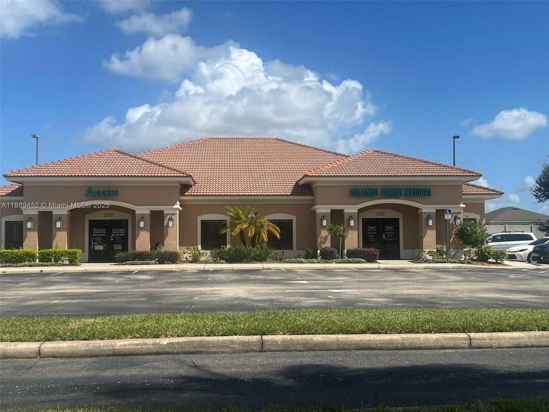 Exterior, Facade, Mediterranean