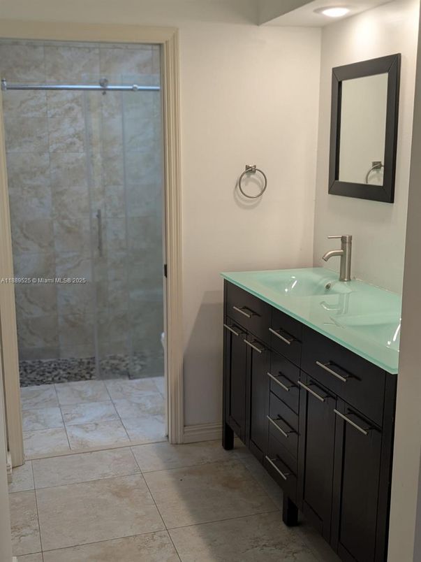 Bathroom, Dual Sink Vanities, Interior, Recessed Lighting