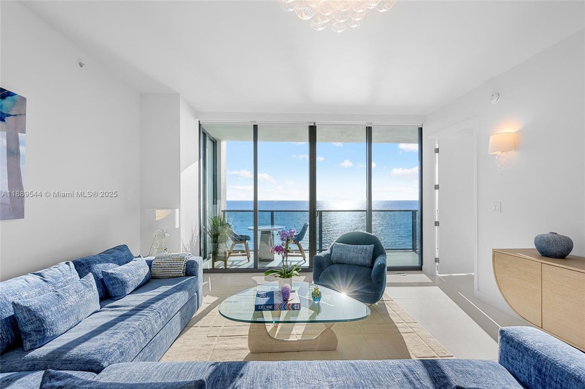Interior, Living room, Water