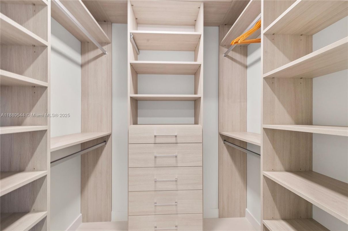Interior, Walk-in Closets