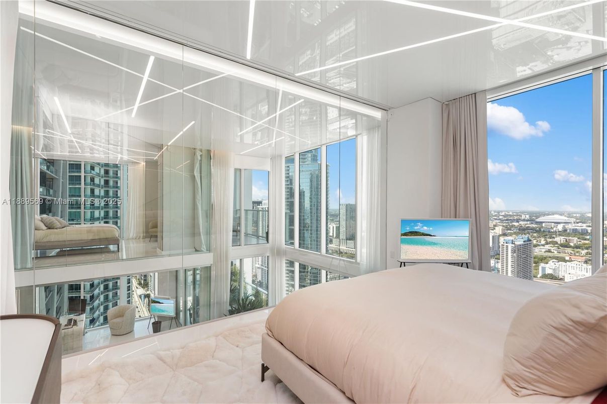 Bedroom, Interior, Water