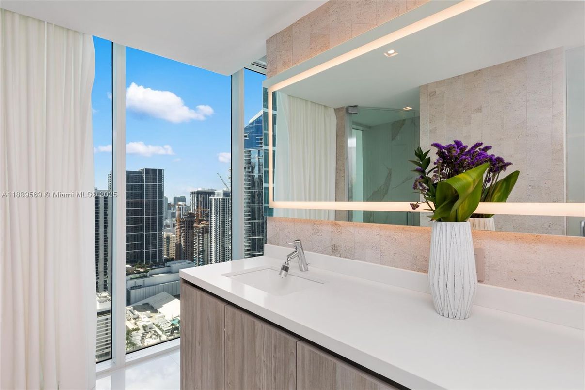 Bathroom, Interior, Recessed Lighting