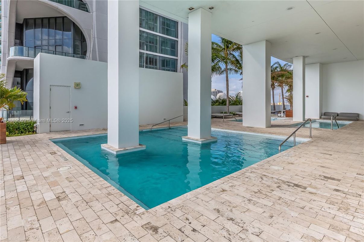 Exterior, Pool