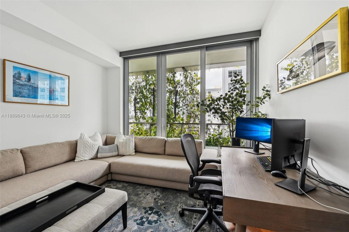 Home Office, Interior