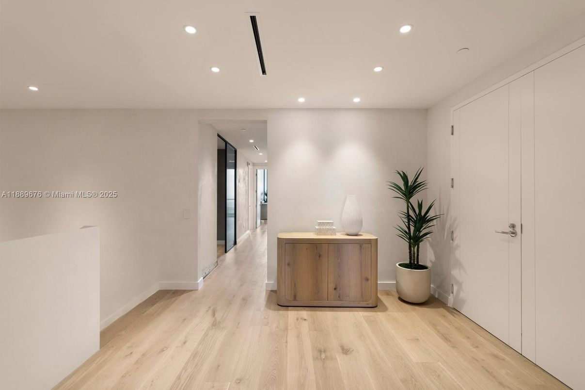 Interior, Recessed Lighting, Wood Texture Flooring