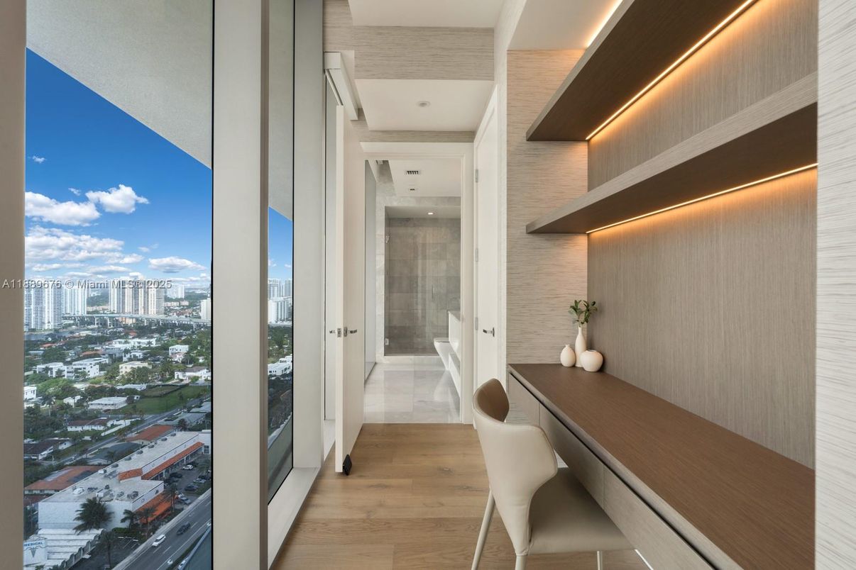 Interior, Recessed Lighting, Wood Texture Flooring