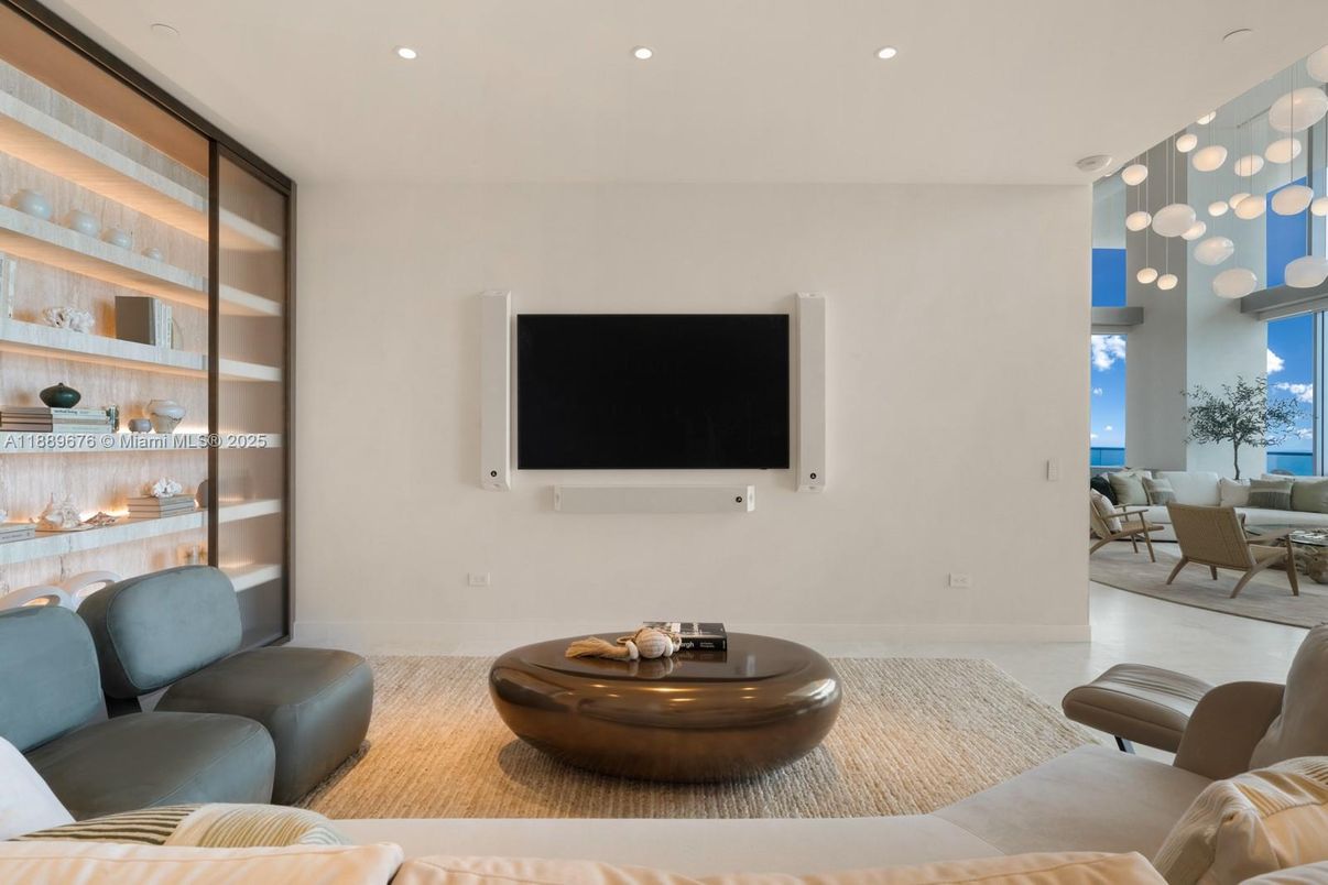 Interior, Living room, Pendant Lights, Recessed Lighting, Water