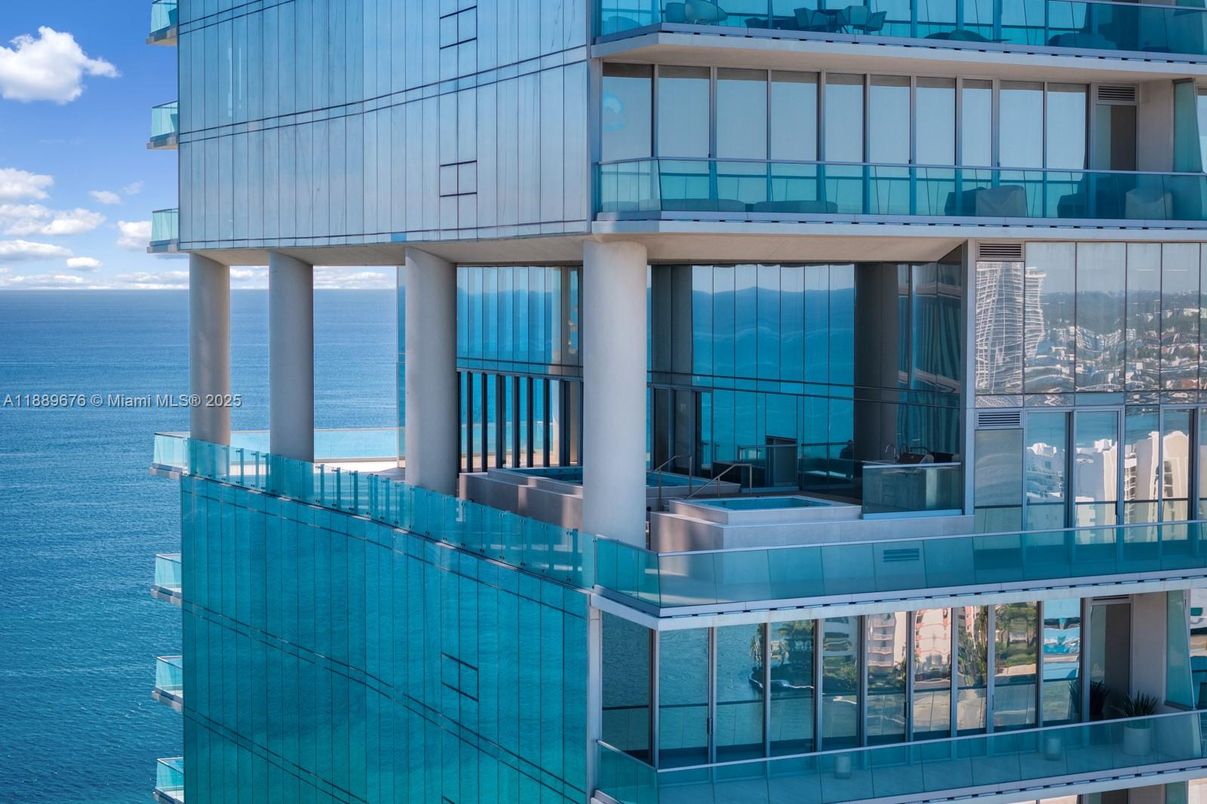 Exterior, Pool, Water