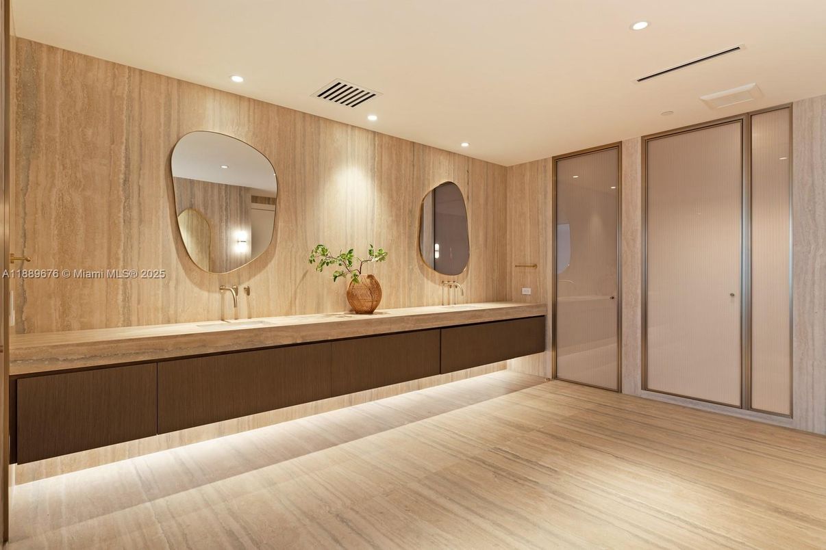 Interior, Recessed Lighting, Wood Texture Flooring