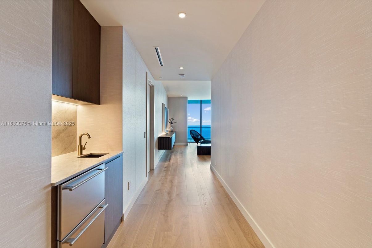 Interior, Recessed Lighting, Water, Wood Texture Flooring