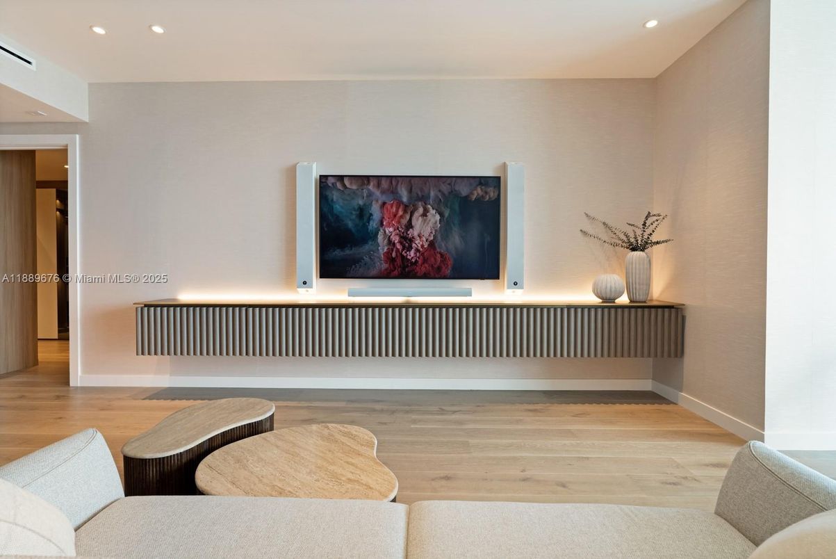 Interior, Recessed Lighting, Wood Texture Flooring