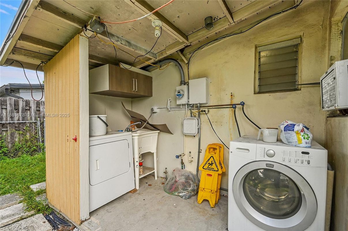 Exterior, Utility Closets, Washer