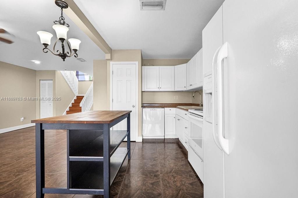 Chandelier, Interior, Kitchen