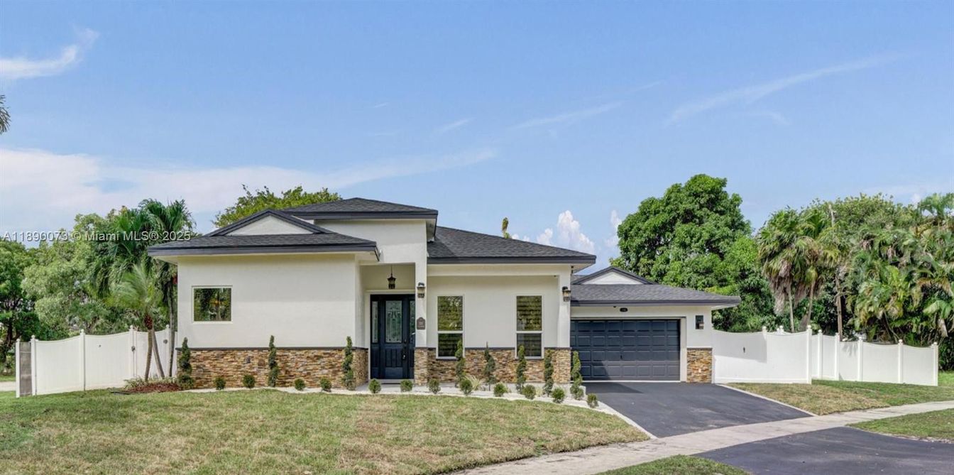 Attached, Exterior, Facade, Modern