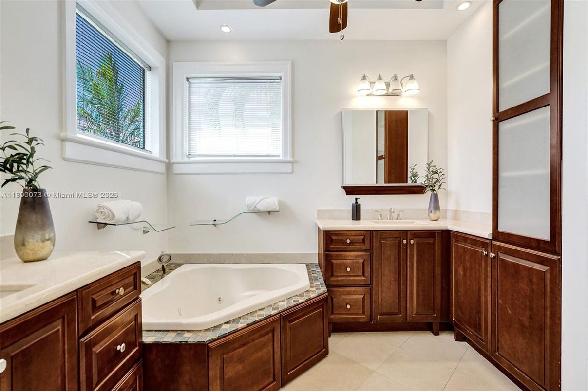 Bathroom, Interior, Recessed Lighting