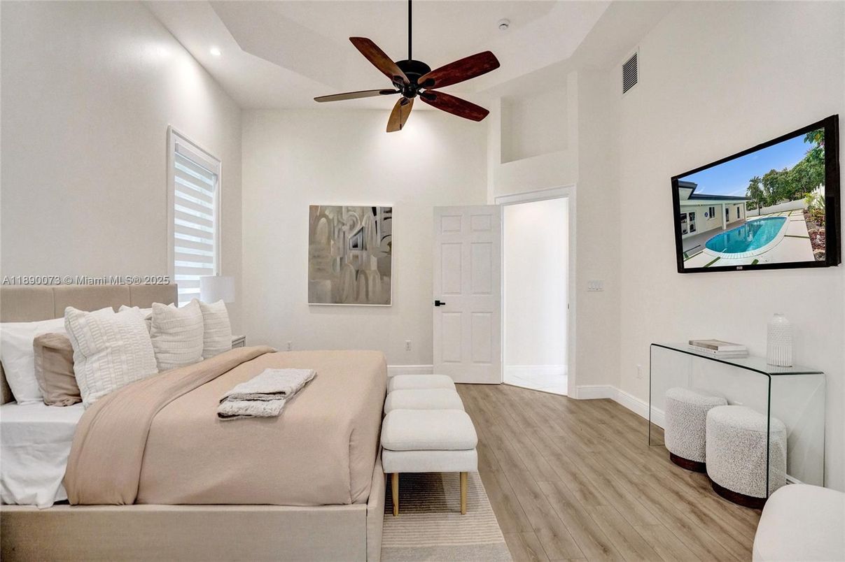 Bedroom, Interior, Recessed Lighting, Wood Texture Flooring