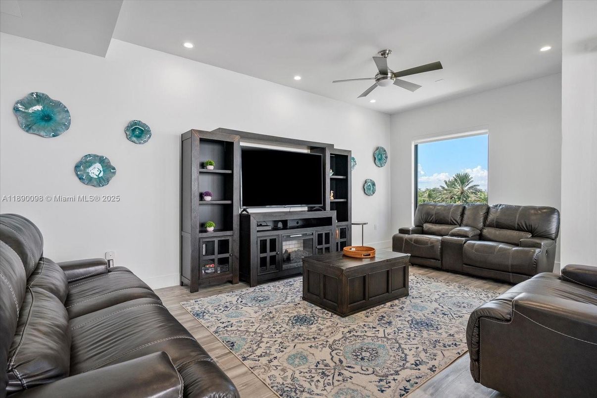 Interior, Living room, Recessed Lighting, Wood Texture Flooring