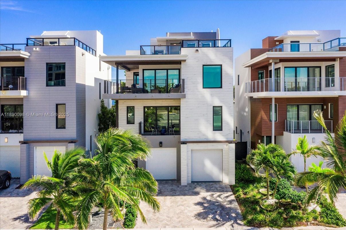 Attached, Exterior, Facade, Modern