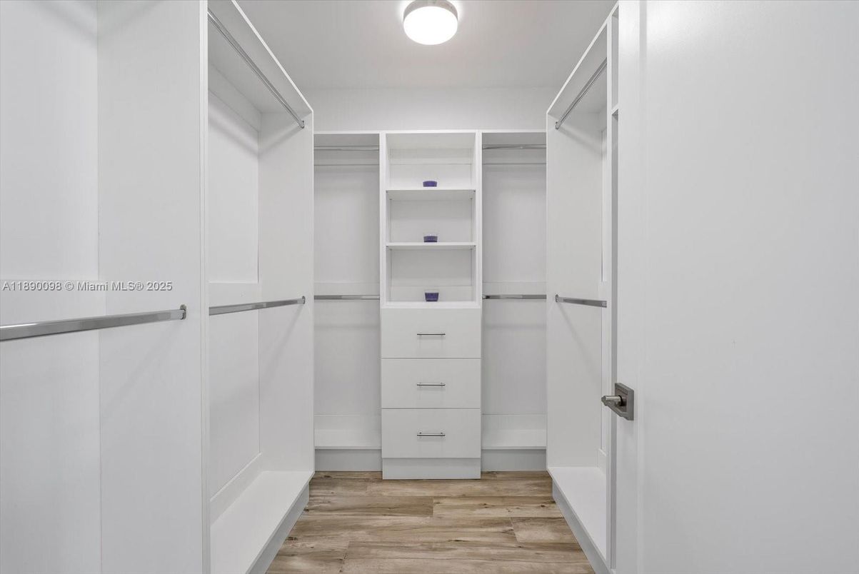 Interior, Walk-in Closets, Wood Texture Flooring