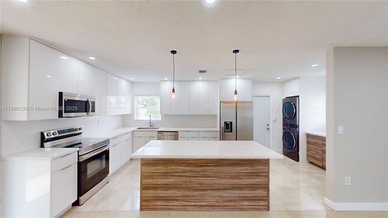 Interior, Kitchen, Pendant Lights, Recessed Lighting, Stainless Steel Appliances