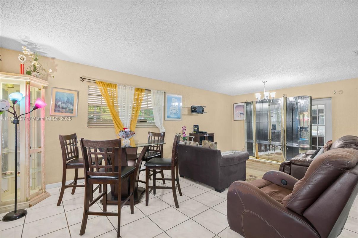 Chandelier, Dining room, Interior, Living room