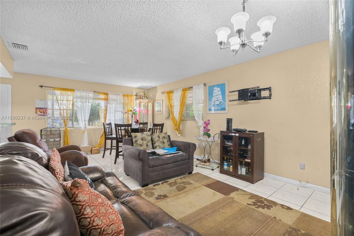 Chandelier, Dining room, Interior, Living room