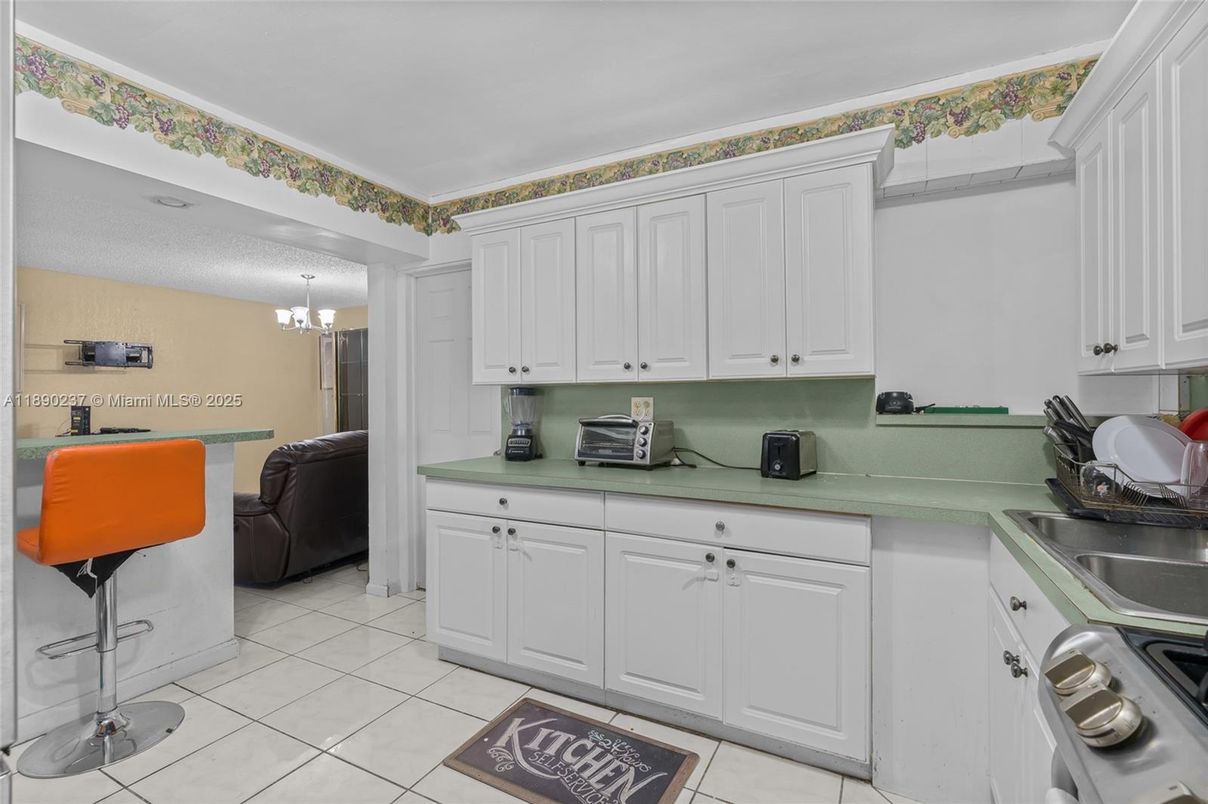 Chandelier, Interior, Kitchen
