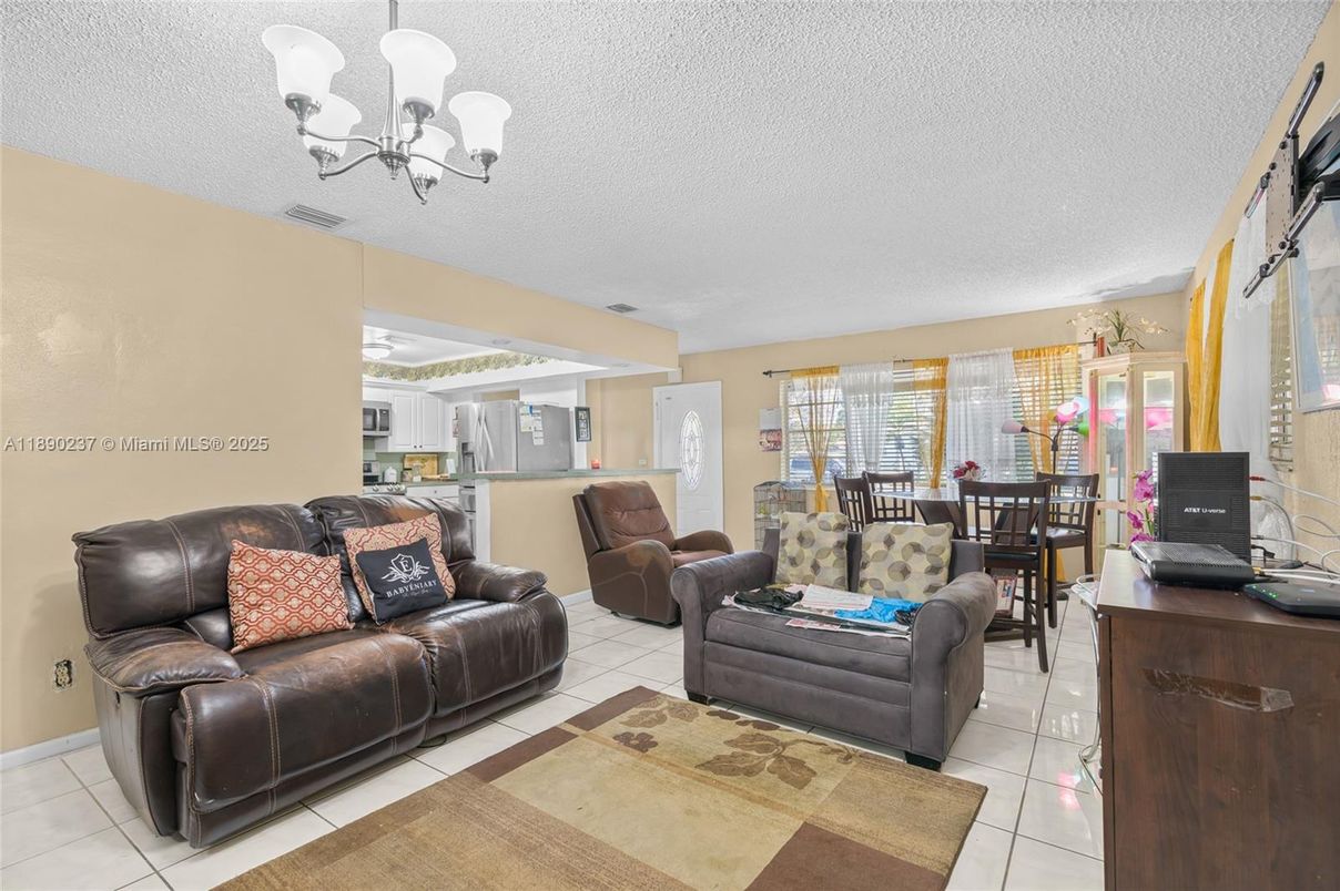 Chandelier, Dining room, Interior, Living room