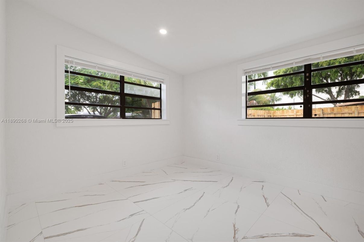 Empty room, Interior, Marble, Recessed Lighting