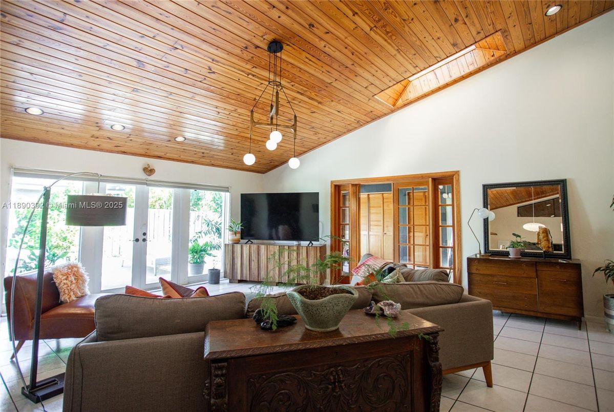 Interior, Living room, Pendant Lights, Recessed Lighting, Wooden Ceilings