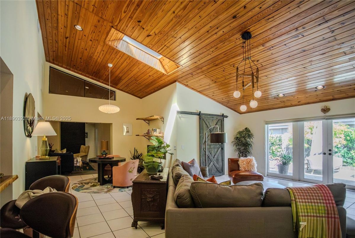 Interior, Living room, Pendant Lights, Recessed Lighting, Wooden Ceilings