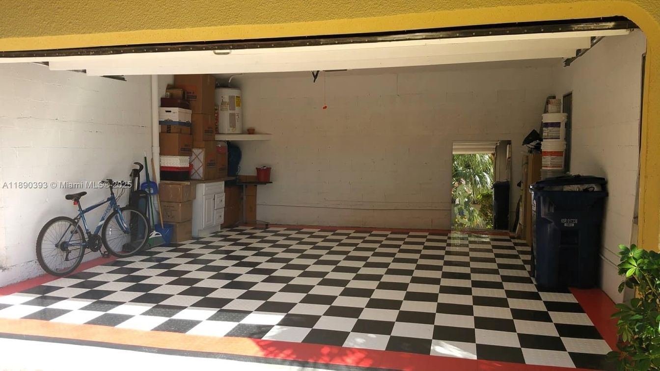 Empty room, Garage, Interior