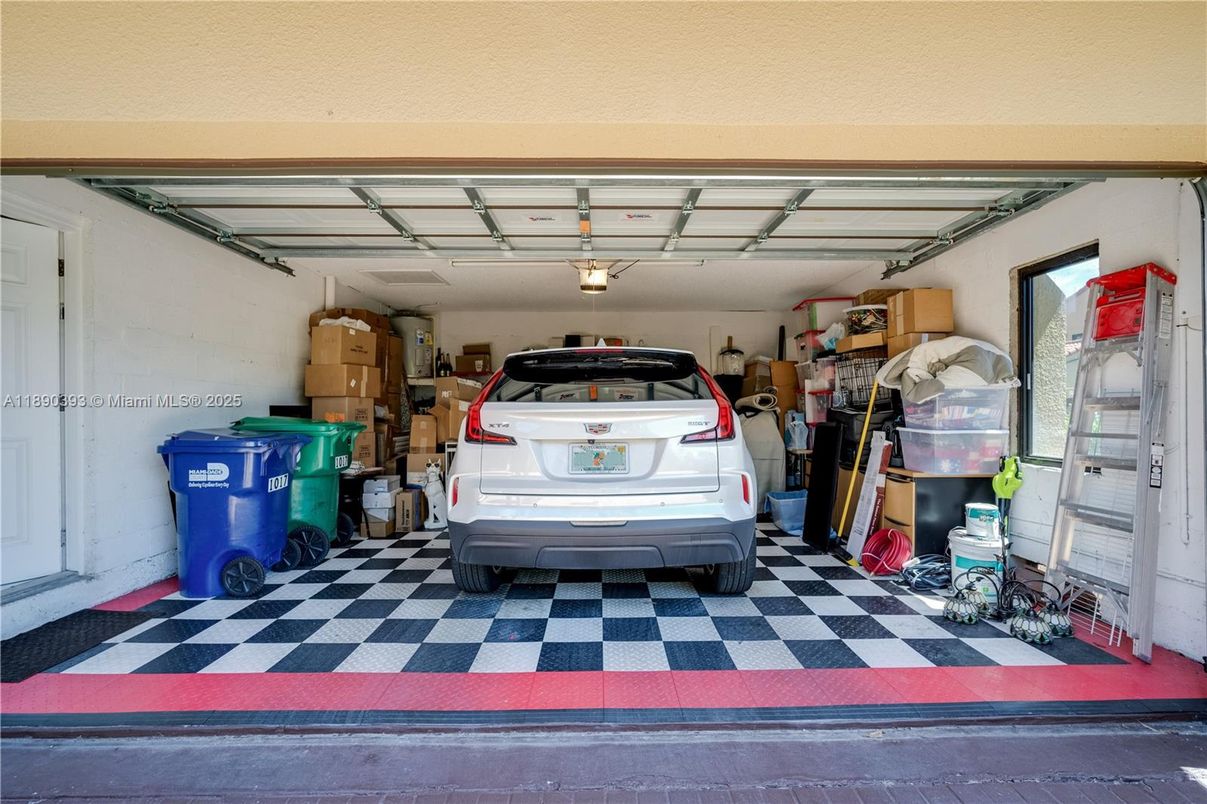 Garage, Interior