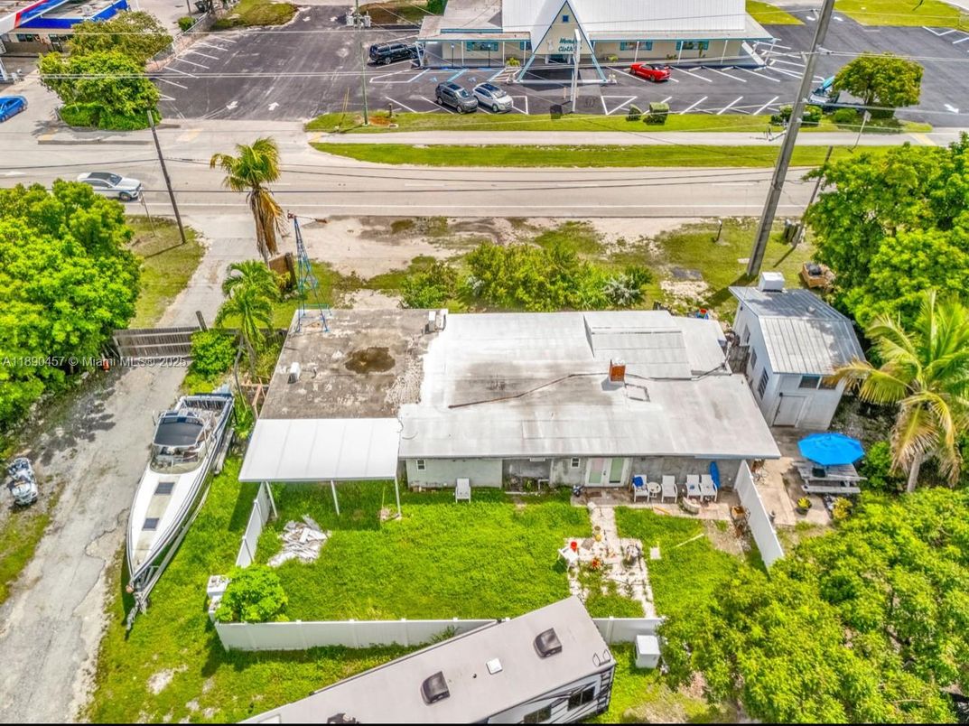 Exterior, Drone